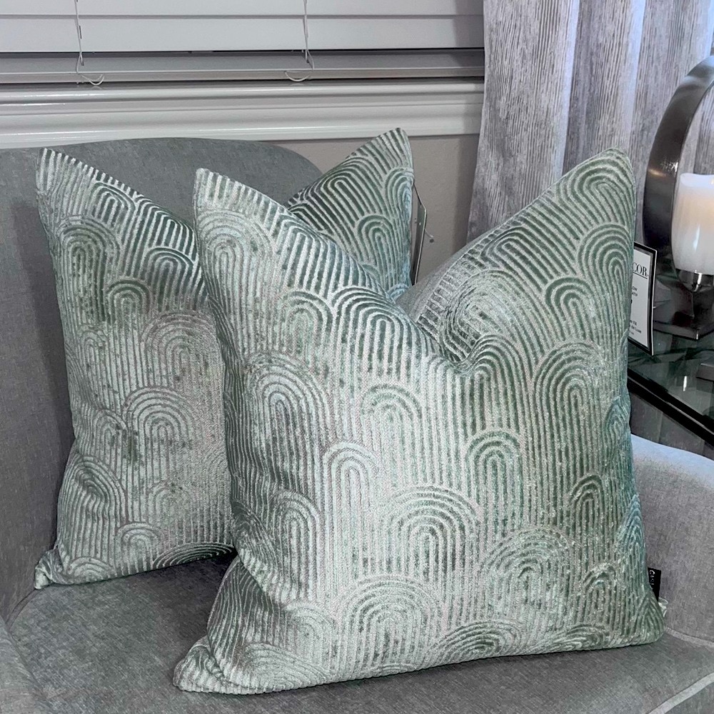 2-NWT CASA DECOR SAGE DECORATIVE PILLOWS